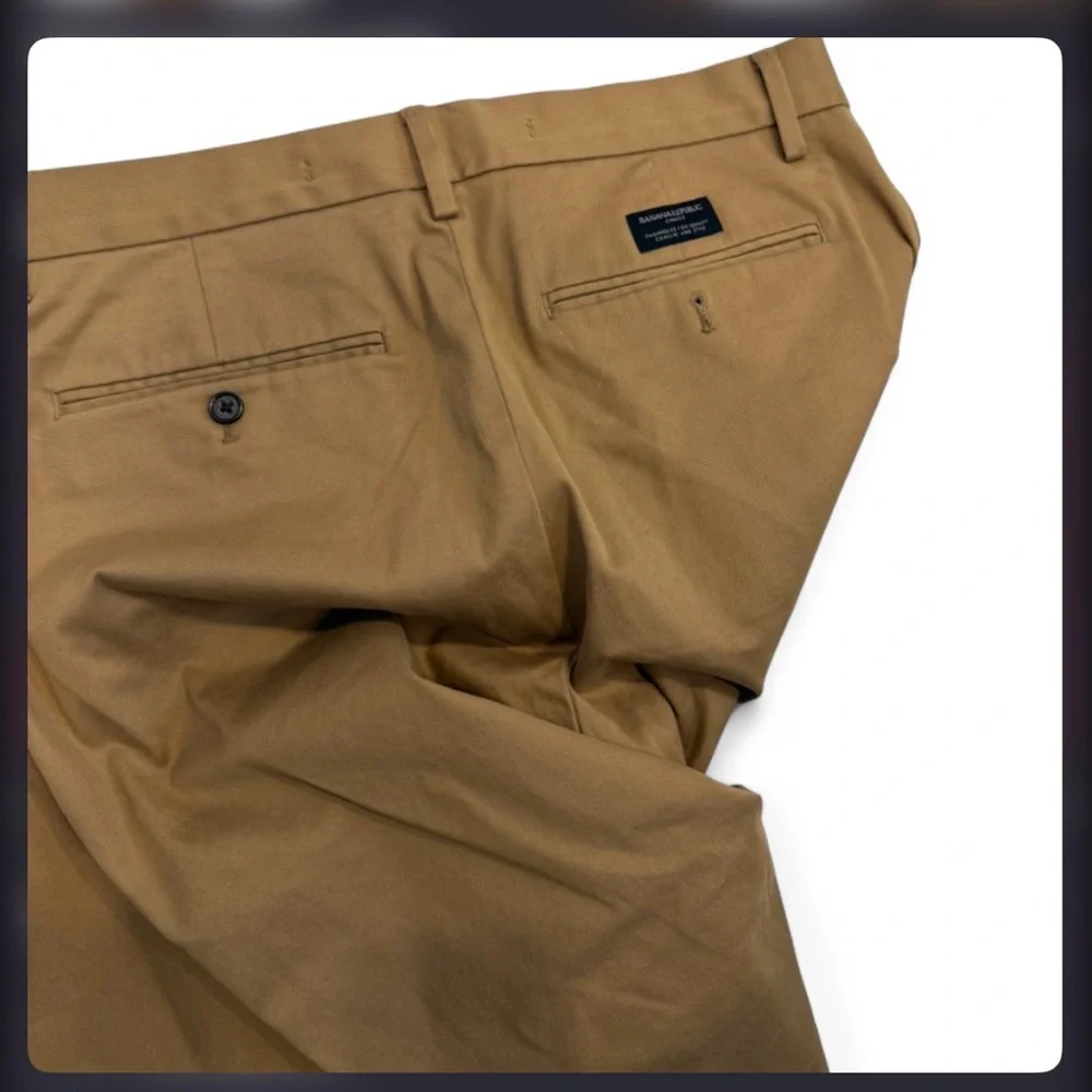 Banana Republic Men's Khaki Pants 32 x 32